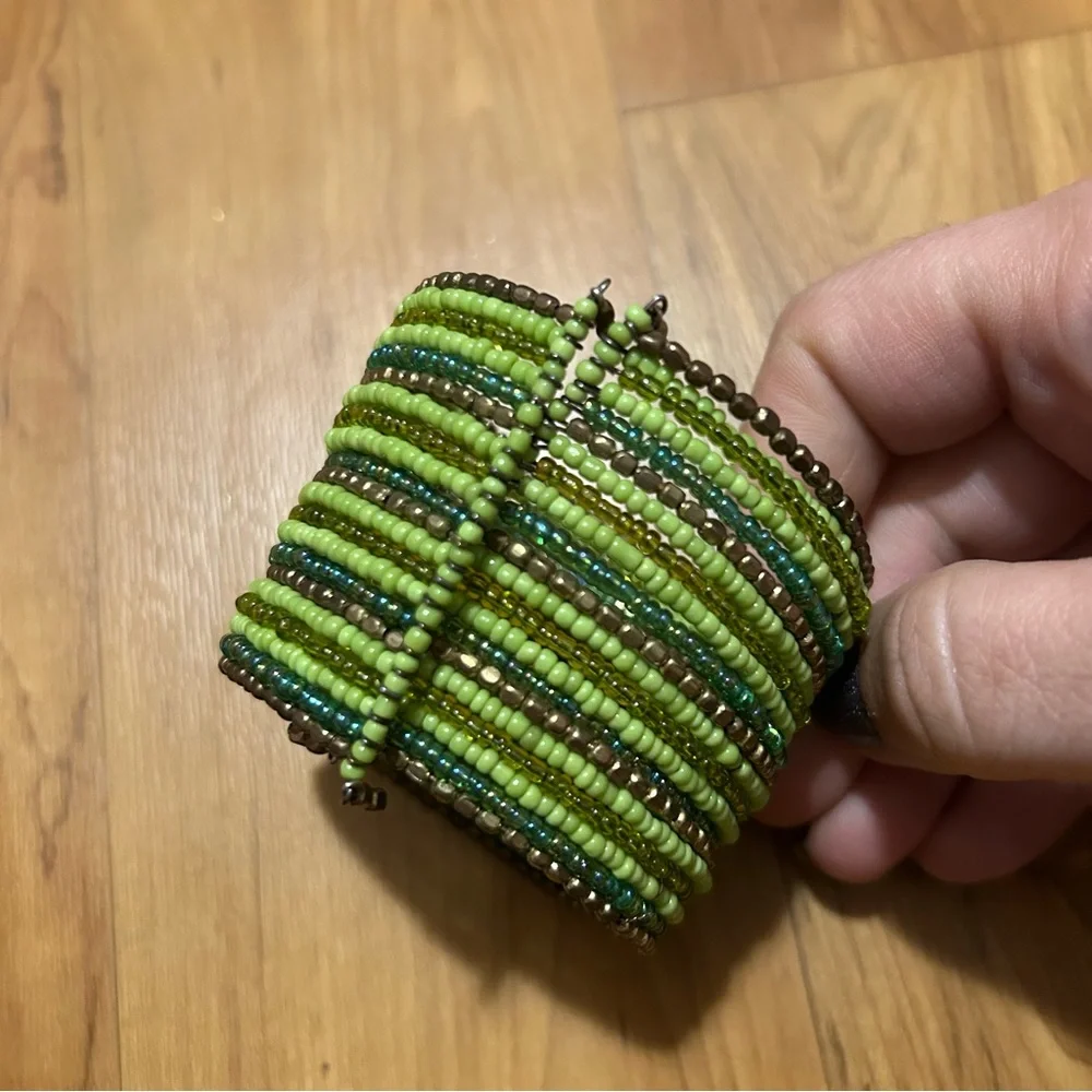 Elegant Green Beaded Bracelet